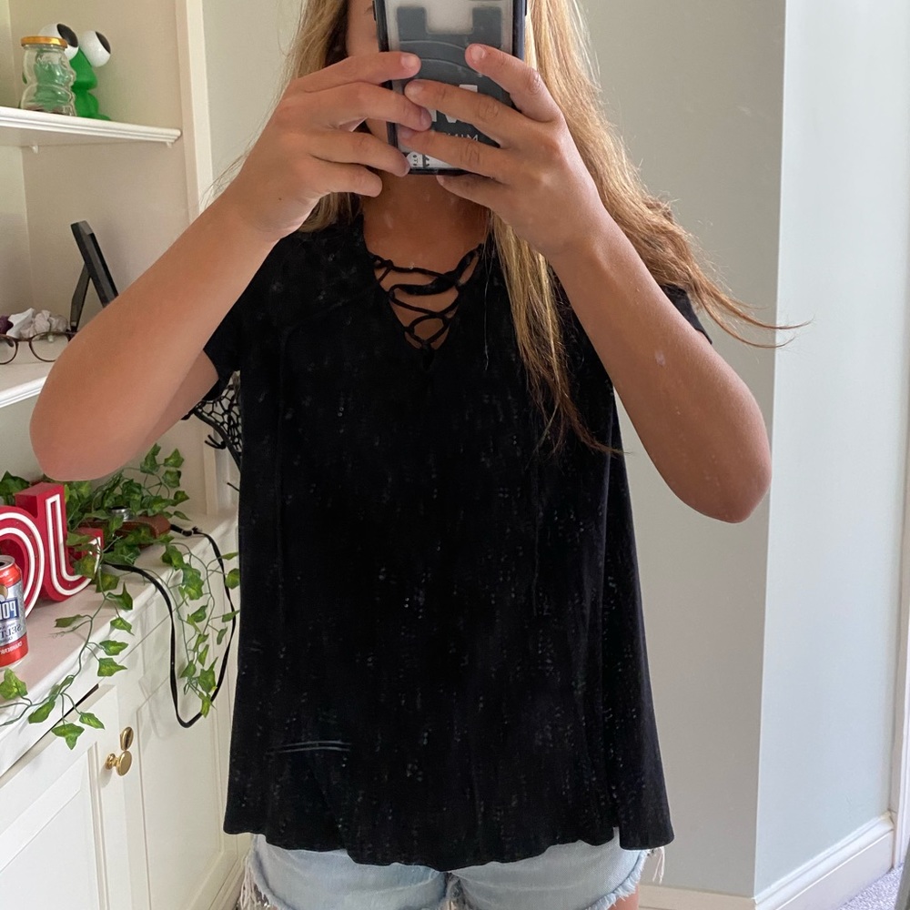 Black short sleeve shirt